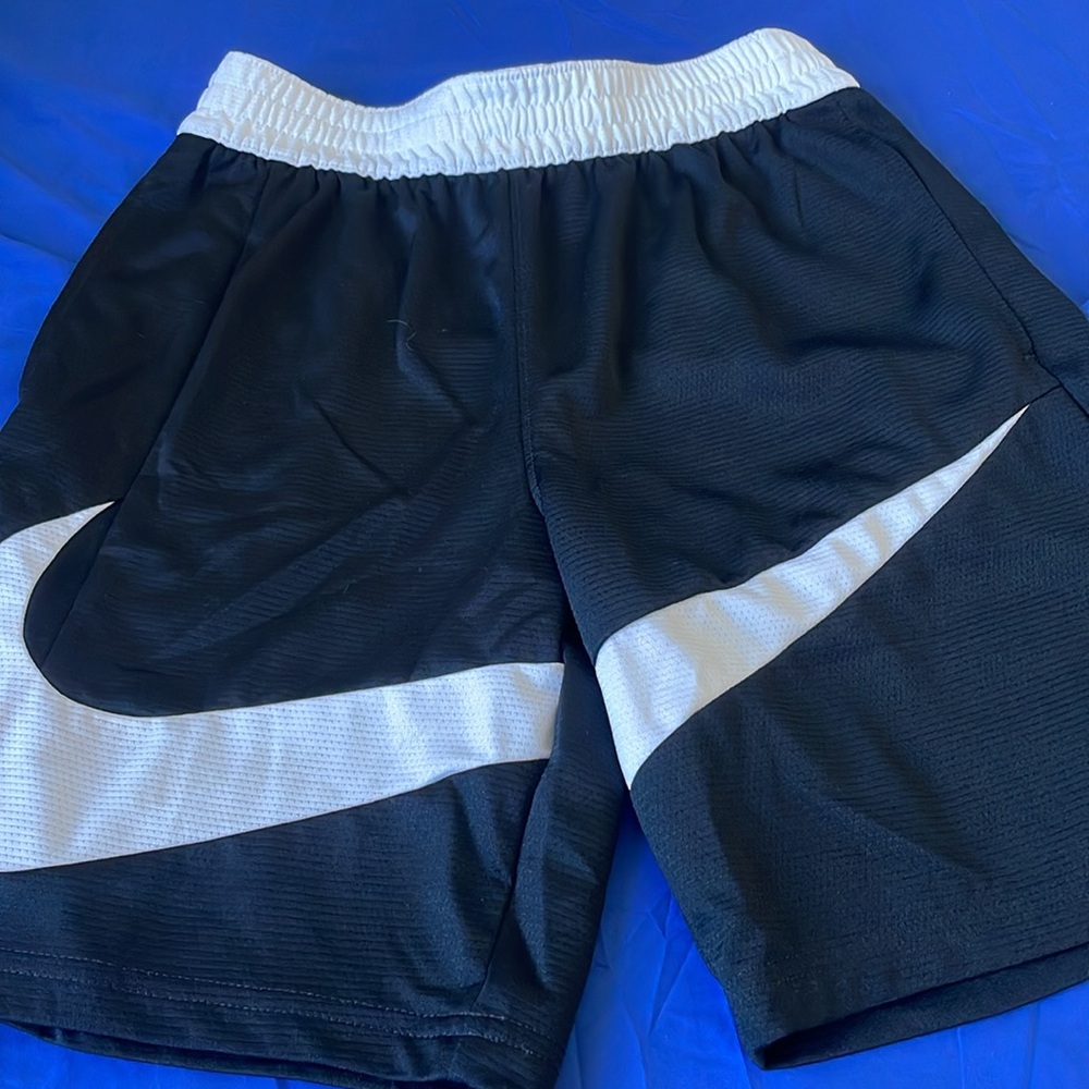 Nike kids L shorts - Picture 4 of 6
